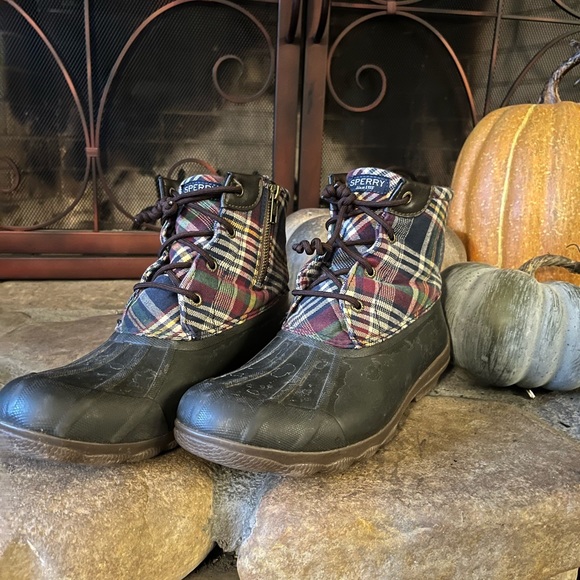 Sperry Duck Boots 9.5 in Cute Plaid - Picture 2 of 5